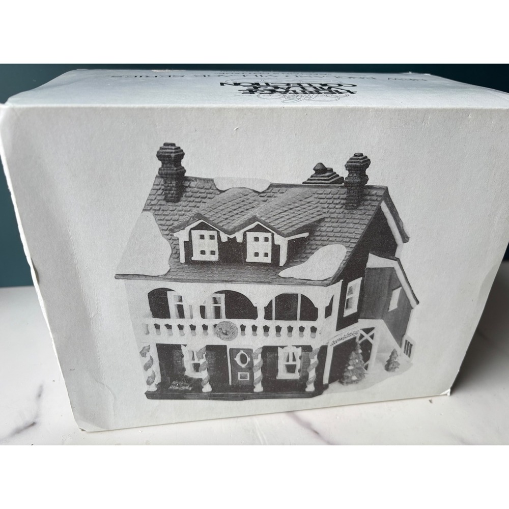 Dept 56 Heritage Village New England Captain's Cottage Porcelain 1990 5651-0